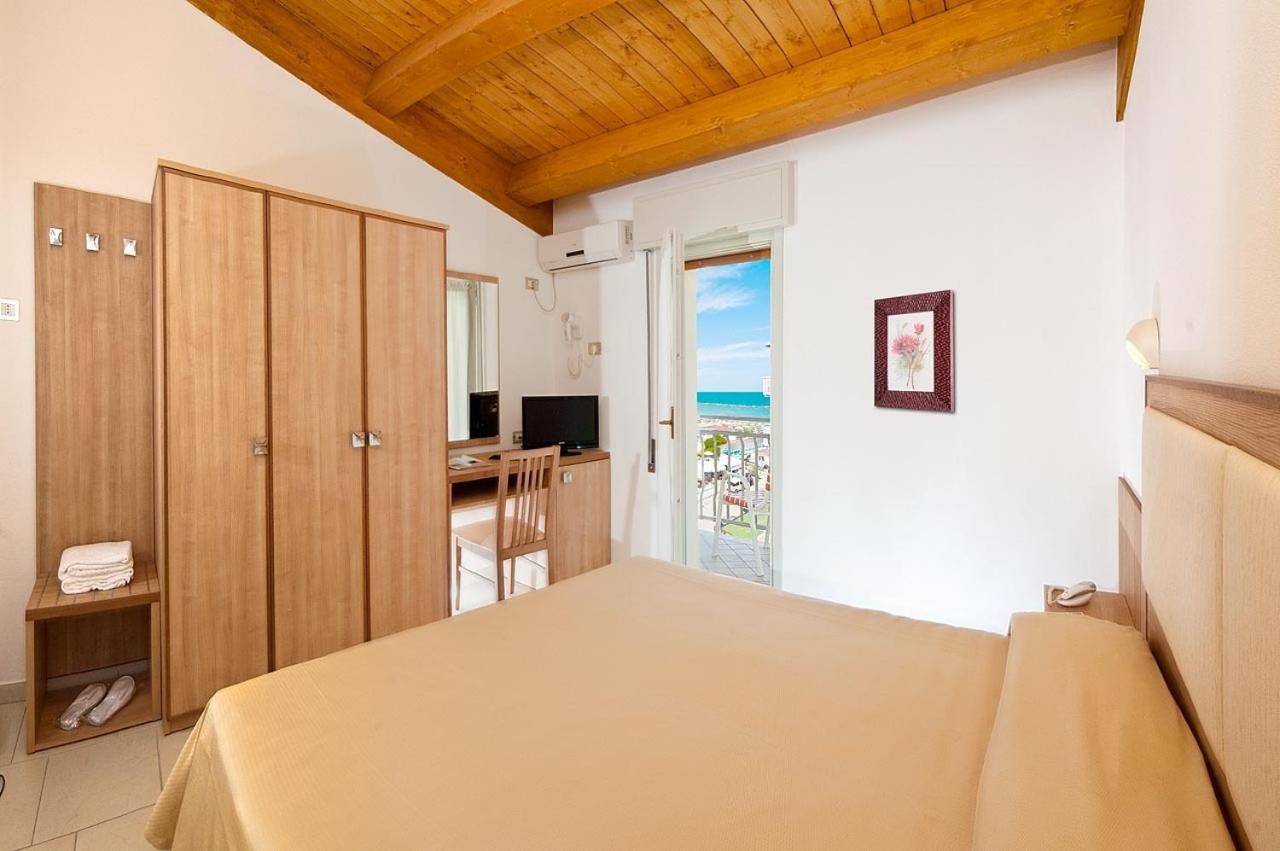 Hotel Saint Tropez Spa & Restaurant Lido Di Savio Phòng bức ảnh